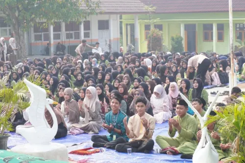 Di Tengah Kabut Asap dan Kemarau, SMA Negeri 3 Muaro Jambi Gelar Maulid Nabi dan Salat Istisqa